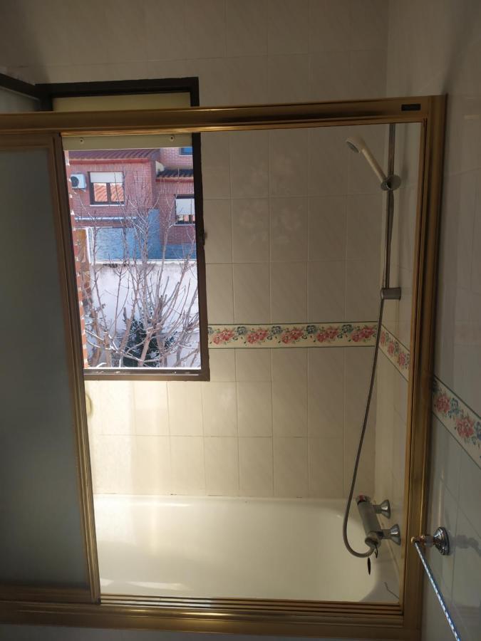 Habitacion Privada Triple Toledo Kültér fotó